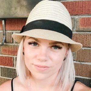 Meet your Posher, Alicia